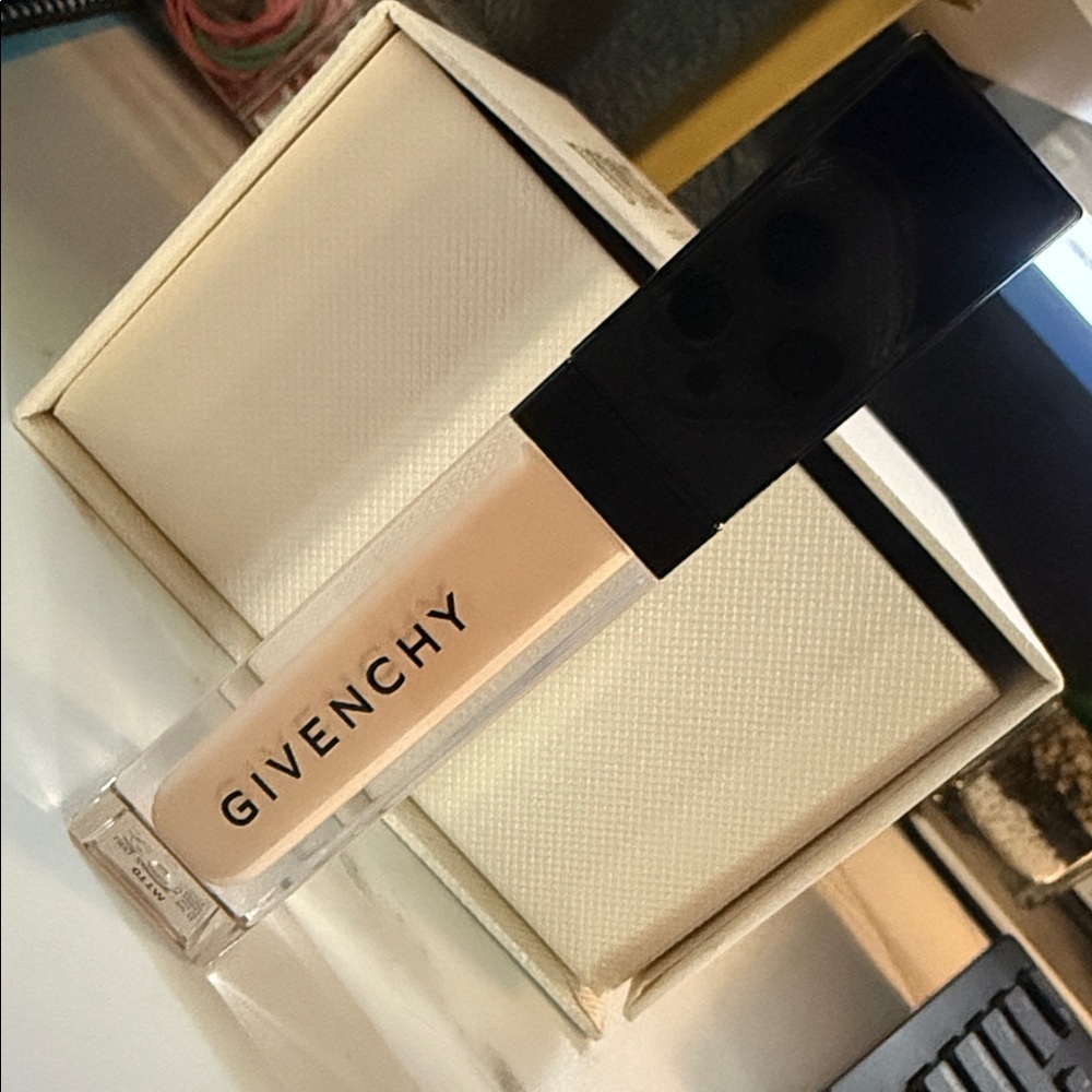 Givenchy Concealer w110 shade